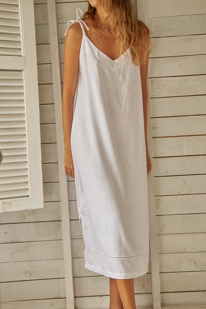 WHITE VESTIDO